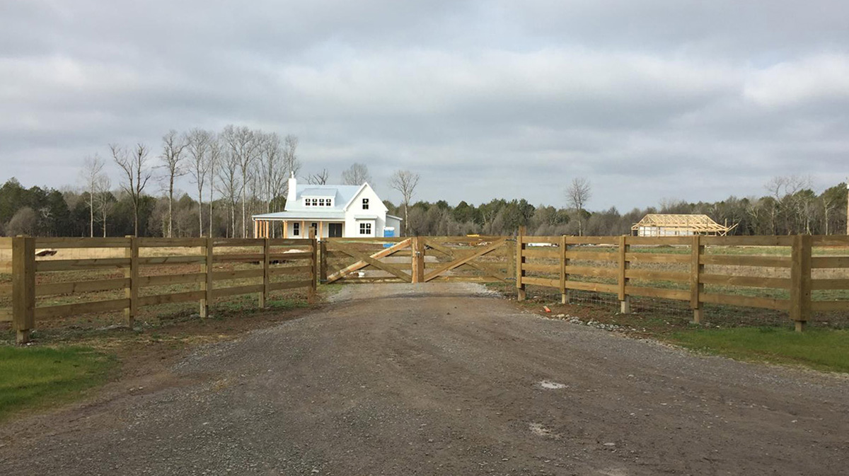 Why Agricultural Horse Fencing is smart. Circle W Fence Solutions, serving Tennessee and Kentucky